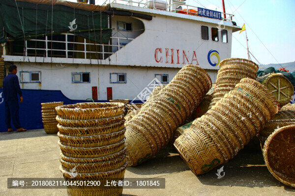 象山石浦漁港海面漁船
