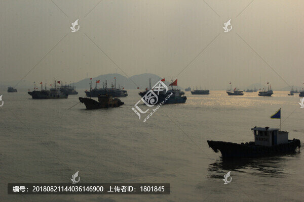 象山石浦漁港海面