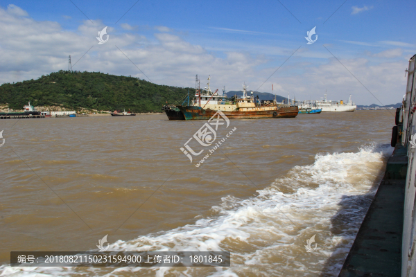 象山石浦漁港海面