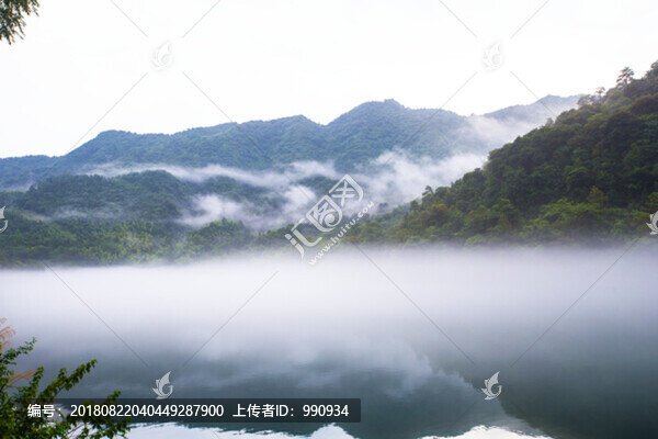 湖水