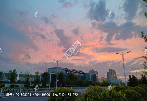 晚霞滿天