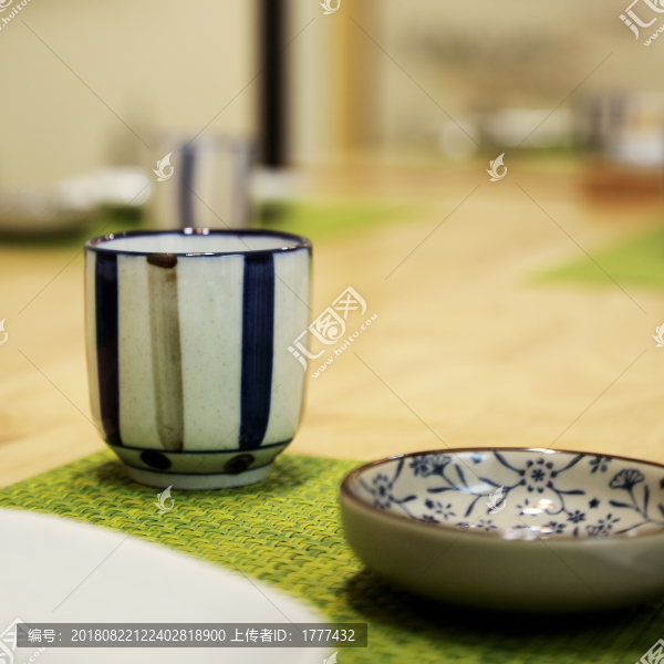 餐桌一角