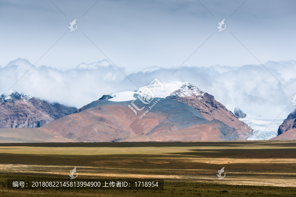 中國西藏阿里藍天白云雪山圣湖