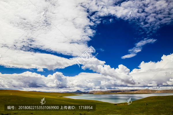 中國西藏阿里藍天白云神山圣湖