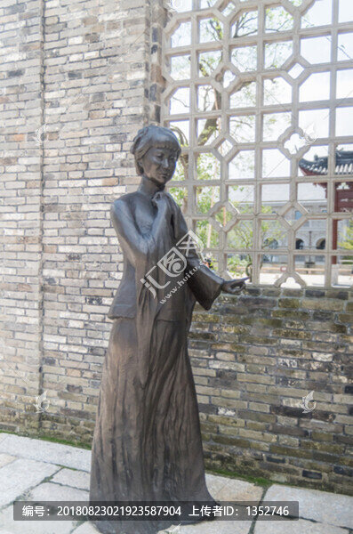 古代女子雕塑