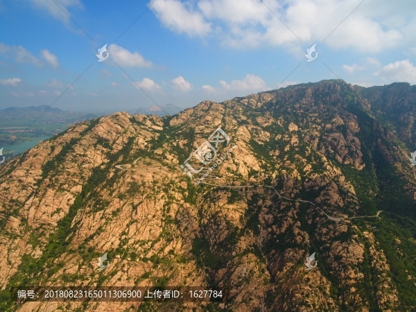 航拍北方山區(qū)農村田園風光