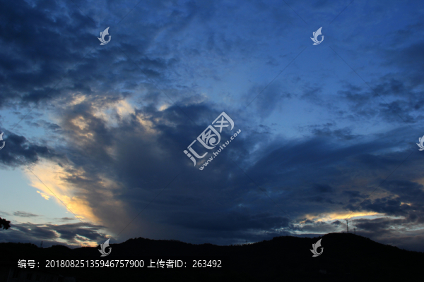 爆炸云晚霞光