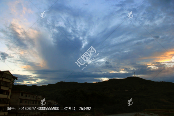 爆炸云晚霞光