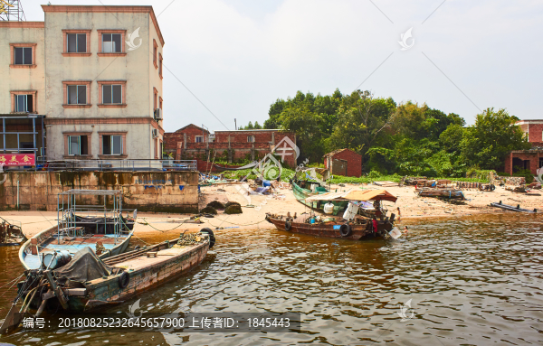 海邊漁船