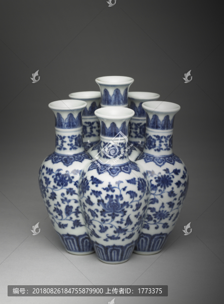 六口藍(lán)花瓶
