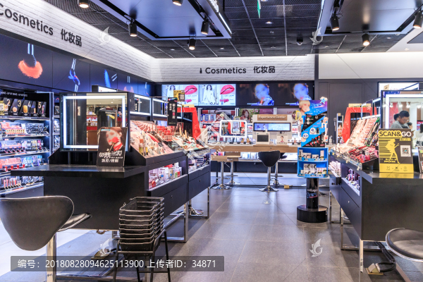 高檔化妝品店內景