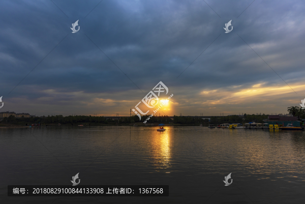 湖泊晚霞風(fēng)景