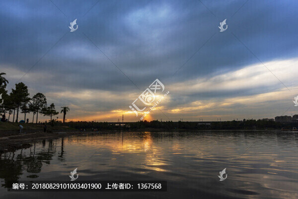 湖泊晚霞風(fēng)景