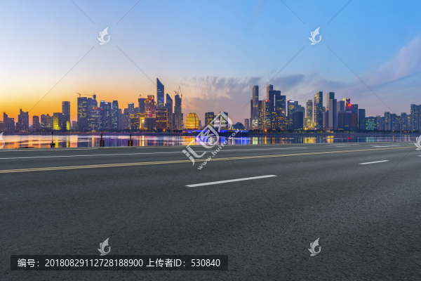 道路地面和杭州錢江新城摩天大樓