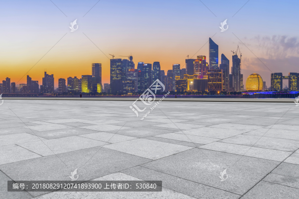 道路地磚和杭州現(xiàn)代建筑群