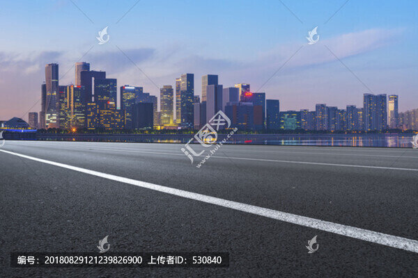 道路地面和杭州現(xiàn)代建筑群
