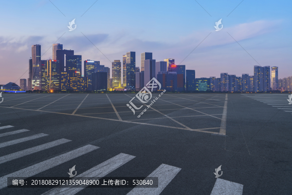 道路地面和杭州現(xiàn)代建筑群