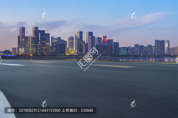 道路地面和杭州現(xiàn)代建筑群
