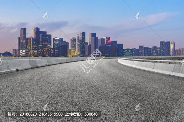 道路地面和杭州錢江新城天際線
