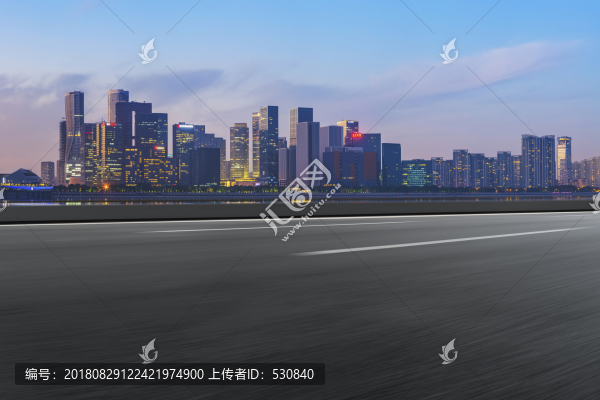 道路地面和杭州錢江新城現(xiàn)代建筑