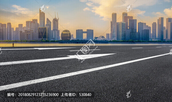 道路地面和杭州錢江新城現(xiàn)代建筑