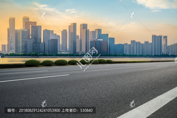 道路地面和錢江新城建筑天際線