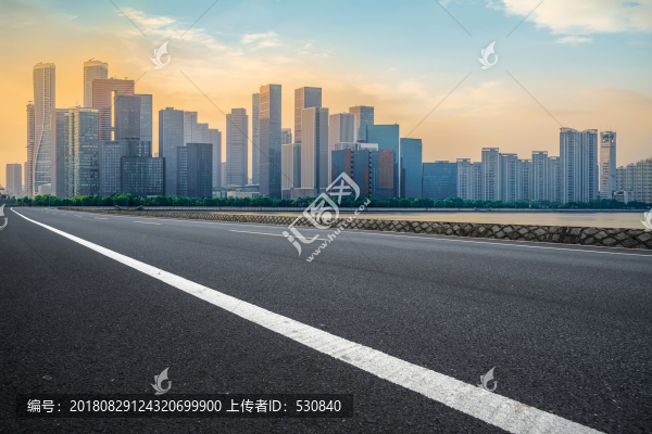 道路地面和杭州錢(qián)江新城摩天大樓