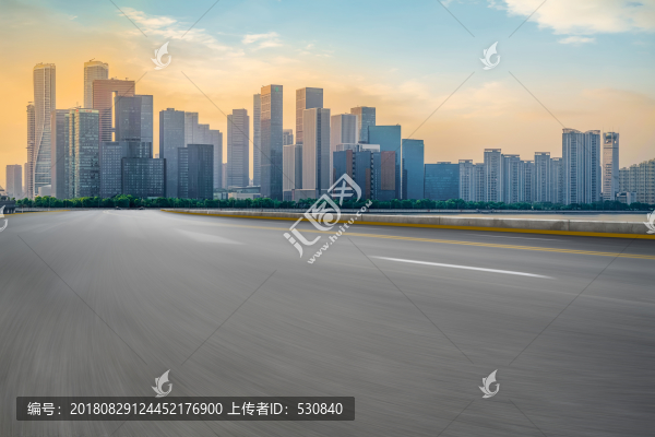 道路地面和杭州錢(qián)江新城摩天大樓