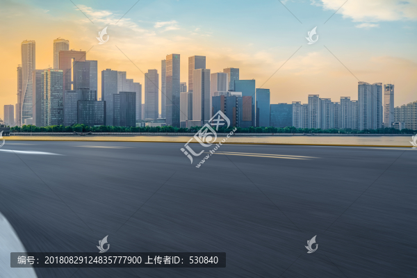 道路地面和杭州錢江新城摩天大樓
