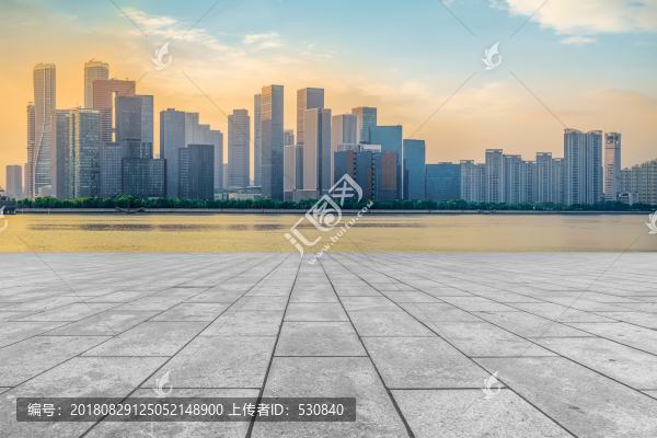 道路地磚和杭州現(xiàn)代建筑群天際線