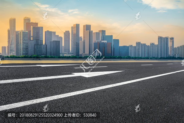 道路地面和錢江新城摩天大樓