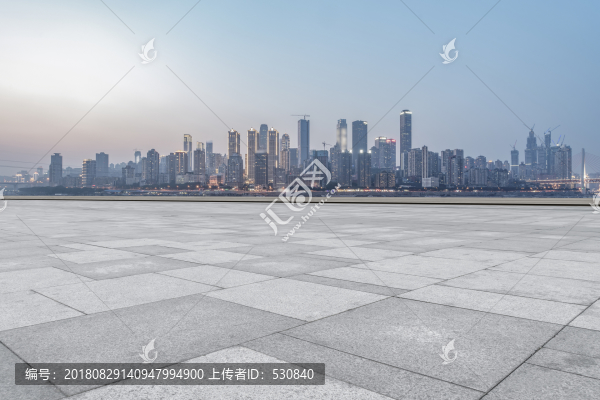 廣場(chǎng)地磚和重慶現(xiàn)代建筑群