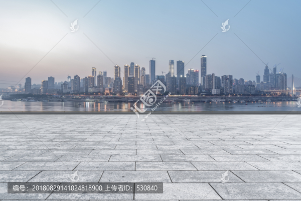 廣場地磚和重慶現(xiàn)代建筑群