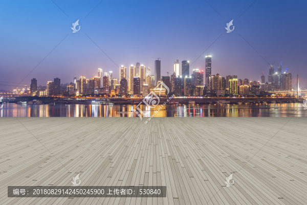 廣場地磚和重慶城市建筑天際線