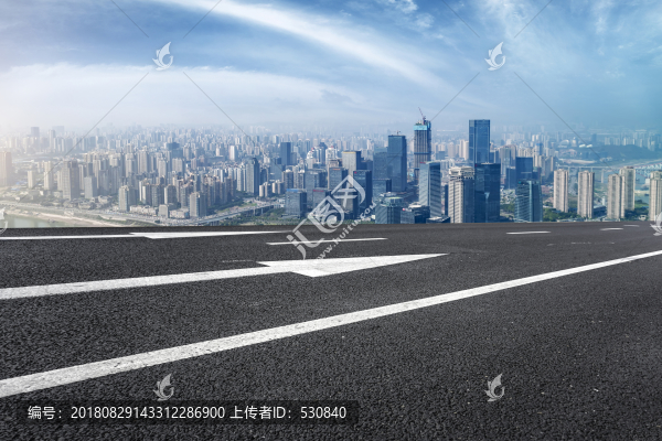 道路路面和重慶城市建筑天際線