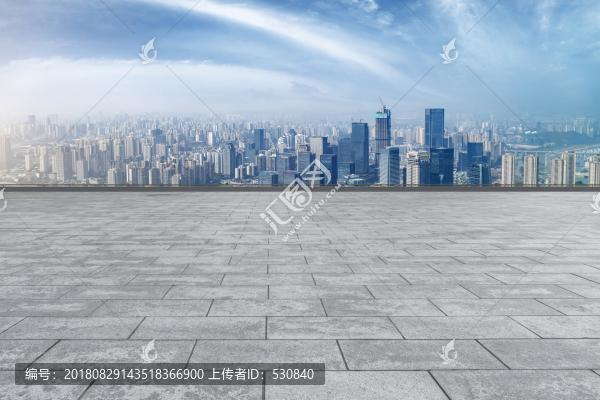 廣場地磚和重慶城市建筑天際線
