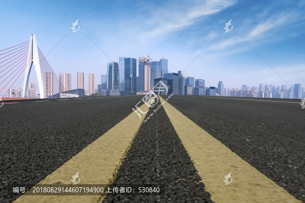 道路路面和重慶城市建筑天際線