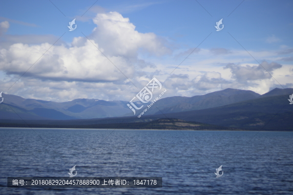藍天白云湖