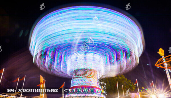 旋轉木馬夜景