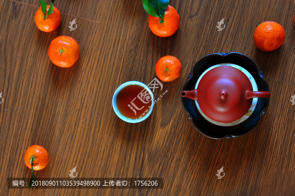 紫砂壺和桔子
