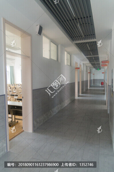 學(xué)校走廊