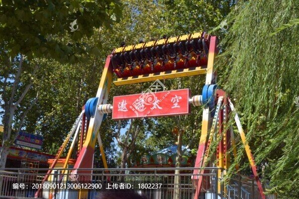 遨游太空