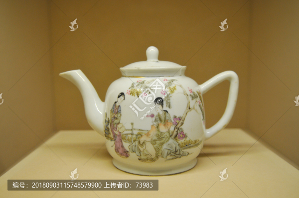 民國粉彩仕女圖茶壺