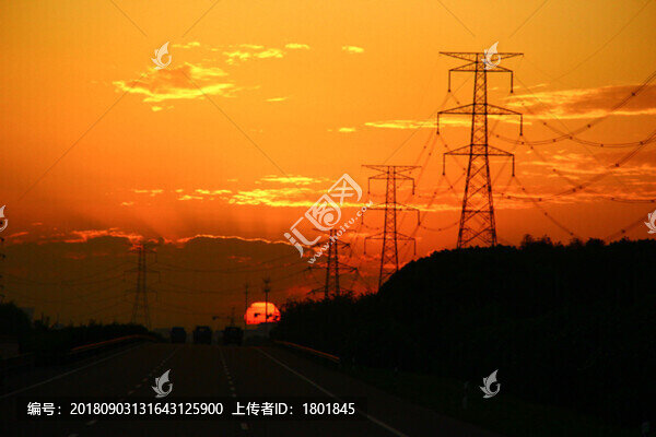 鐵塔朝云紅霞