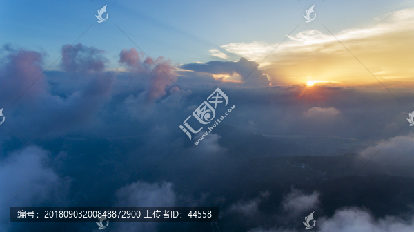日出云霞