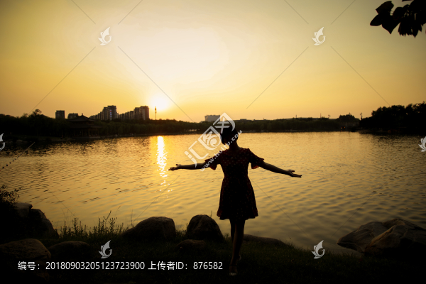黃昏人物剪影