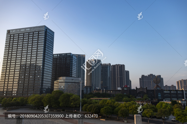 百家湖畔高樓群