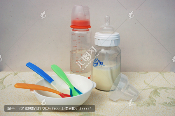 嬰兒哺乳用品
