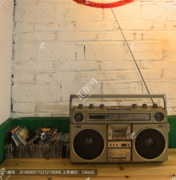老式收音機(jī)