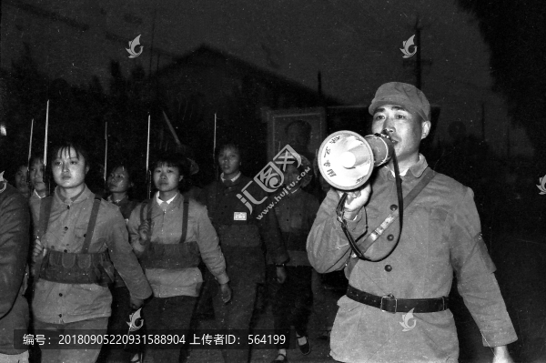 民兵夜間游行